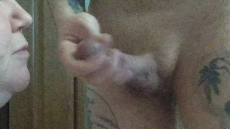 Zona901: Mamada en primer plano y corrida en lengua grandota milf