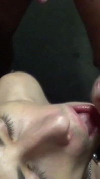 Gang bang pesta seks yang luar biasa porno keras dengan sesi fisting 5