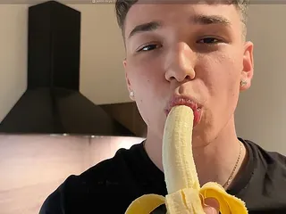 Exclusive - Justin Skye