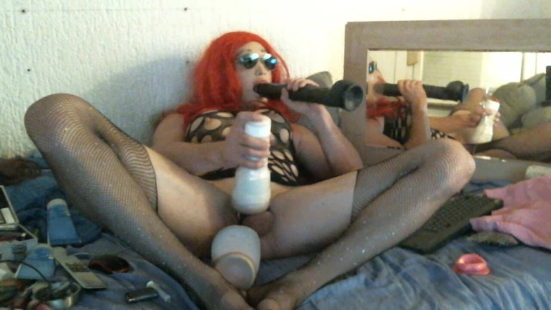 Kinkyslut07: Tranny bermain dengan tubuhnya