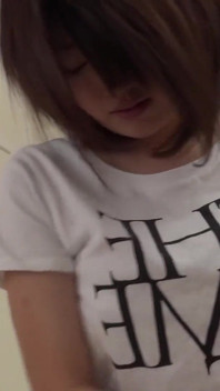 Beau orientální dívka scéna-1 japonská teenagerka s velkými prsy masturbuje před kouřením ptáka