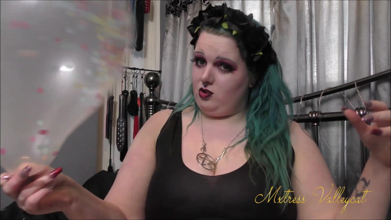 Mxtress Valleycat: My nails and the confetti balloon