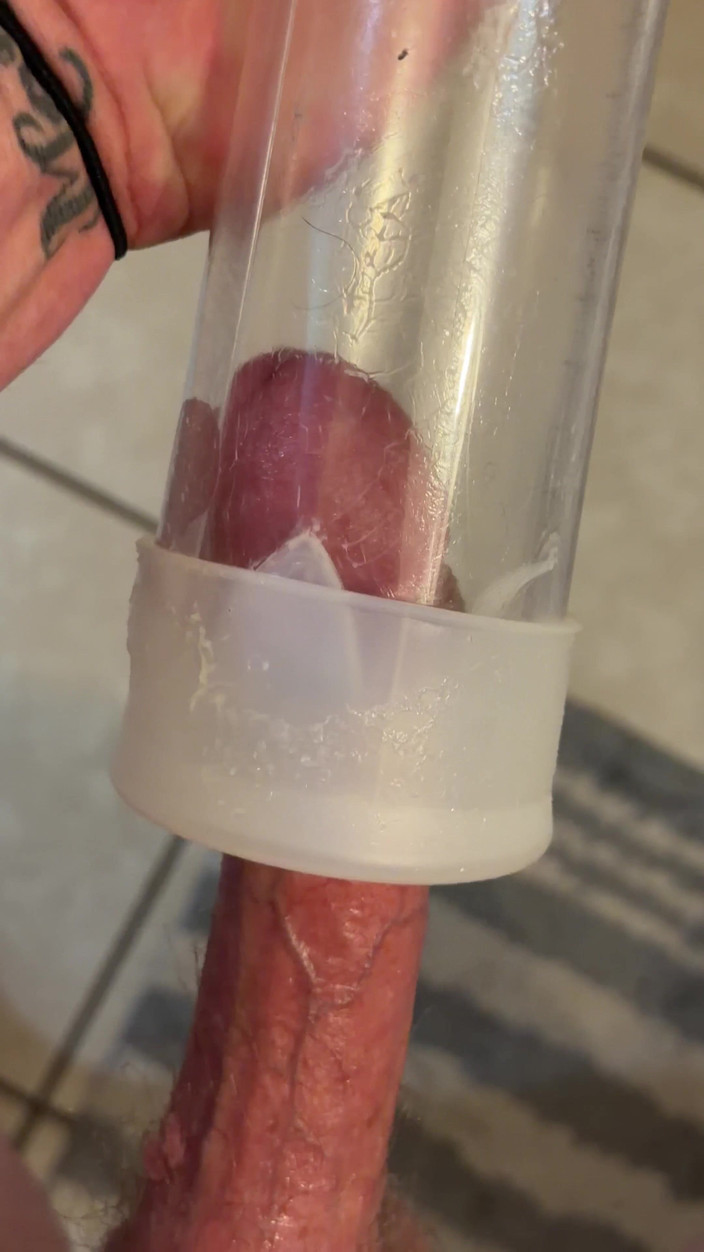 Cox Cummin: Napumpování penisu