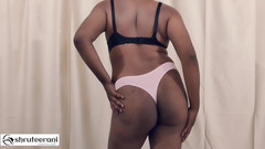 Shruteerani: Růžové sárí indické ladyboy - Shruteerani