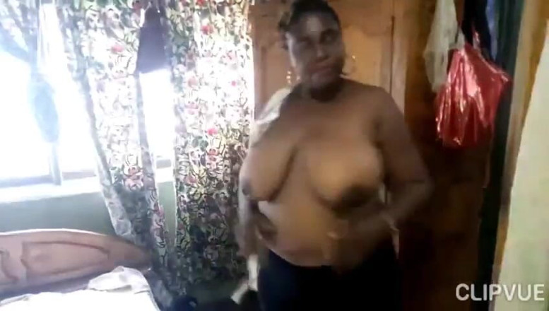 Londiq girls: Lady sharon pamer toket besar dan memek tebalnya