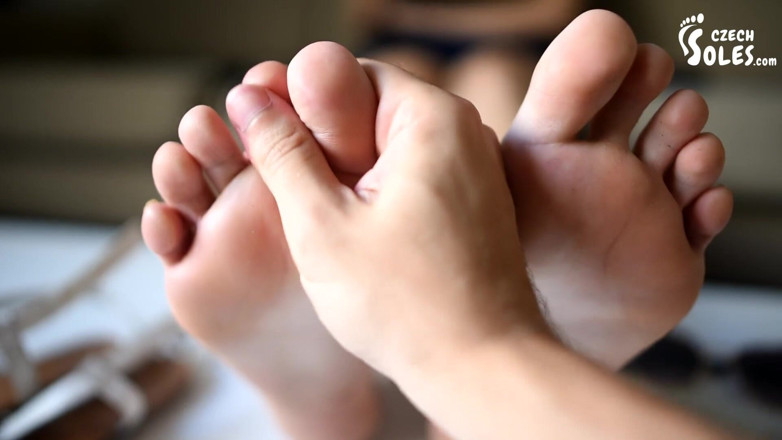 Czech Soles - foot fetish content: Perché guardi sempre i miei piedi?
