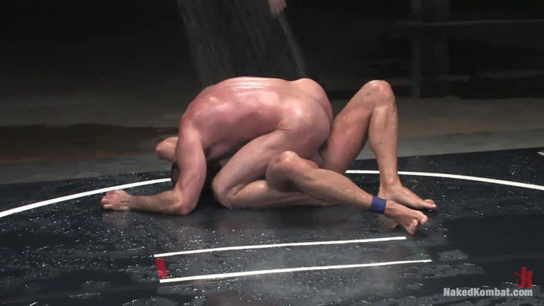 Naked Kombat: Nick Moretti vs Tyler Saint, o jogo da água