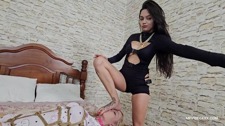 MF Feet: Penguasaan kaki dengan Perhambaan