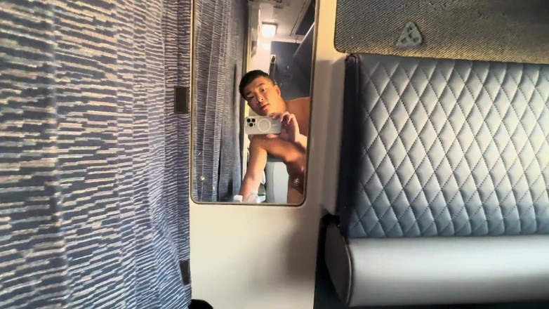 SquishMallow3328: Amtrak ट्रेन में चीनी चोदने लायक मम्मी के साथ रोमांचक डॉगी स्टाइल