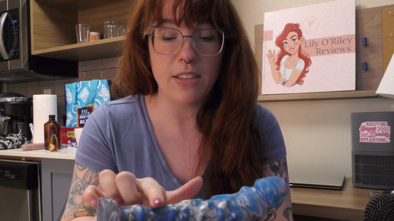 Lily O'Riley: NSFW review van de dildo van nachtkoning door Uberrime