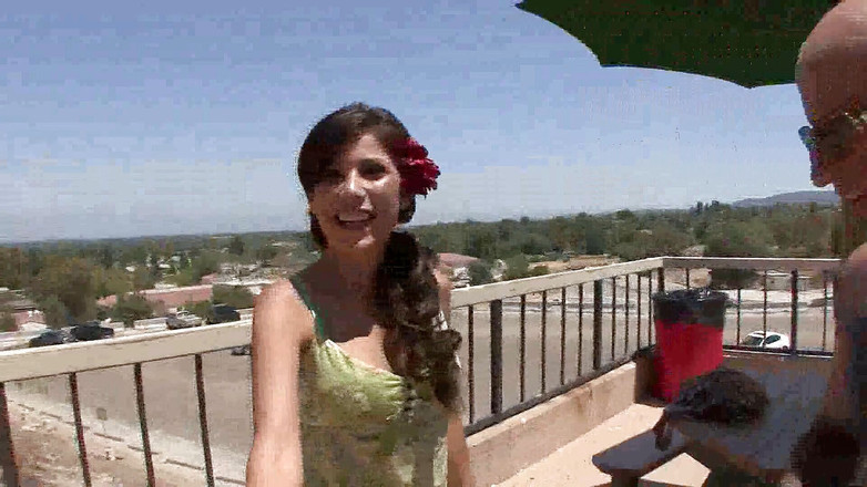 Monster Cocks: 可爱、不可抗拒和异国情调的黑发女郎享受坚硬的鸡巴