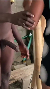미완성 건물에서 부동산 중개인을 따먹어