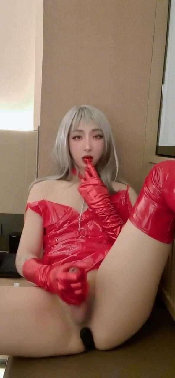 CD_XiXiouo: 中国のレディボーイが一番セクシーにマスターバット、彼女のチンポをしゃぶる?