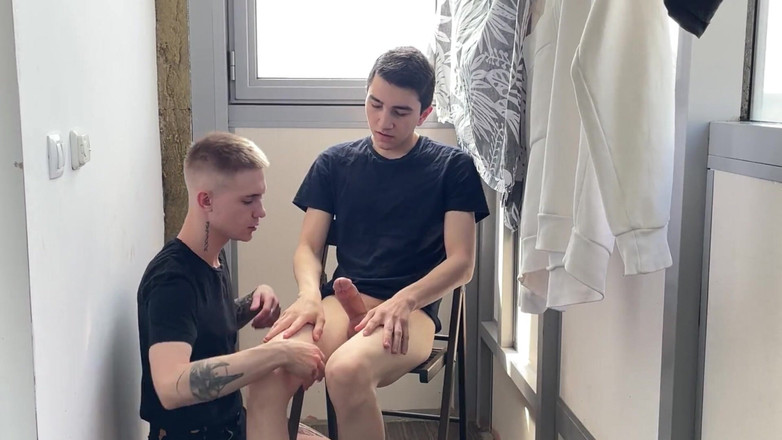 Ethan Lestray: Dal studentovi s velkým a přivedl ho k orgasmu