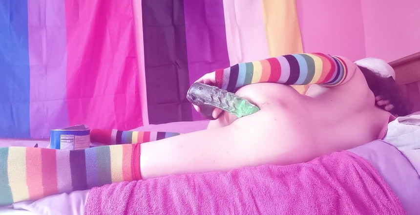 Rainbow Femboy: 각도 중 하나 큰 외계인 Dicc를 타고 내 카메라를 기울였지만 잘하면 여전히 좋아 보인다!
