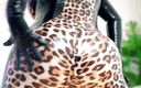 Arya Grander: Op gezicht zittende verlangens. Latex catsuit