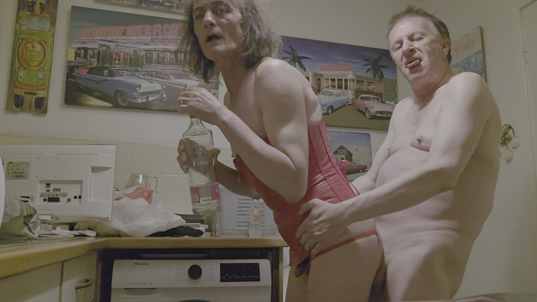 Gigi and David: Gigi dan dave, ibu rumah tangga sange ngentot di dapur