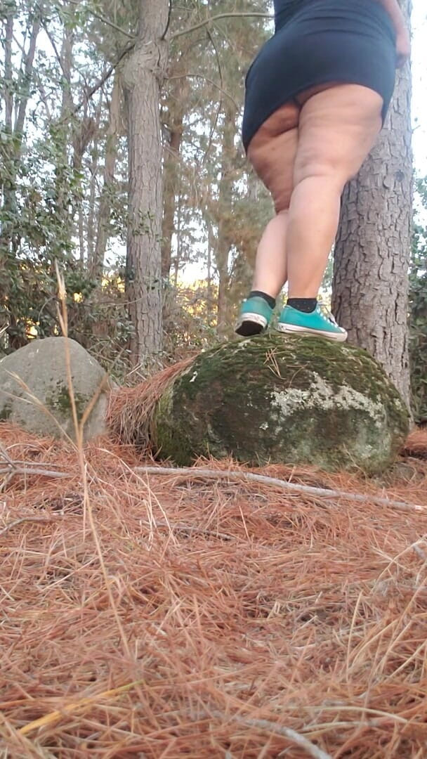 Riderqueen: Stepmommy ass worship forest