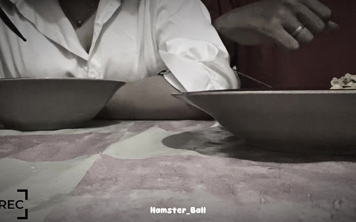 Hamster_Ball: 야외에서 틴더 여친과 누들 레스토랑에서 핸잡!!