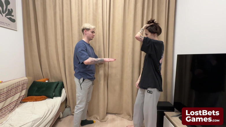 Lost Bets Games: Permainan mendebarkan dari tamparan striptis berakhir dengan blowjob basah