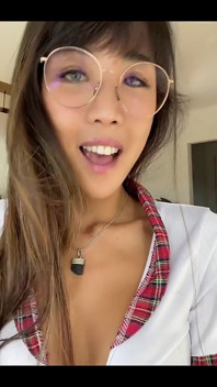 Jste připraveni na moje další video.? Doufám, že se ti bude líbit, když jsem zlobivá studentka, která miluje být potrestána