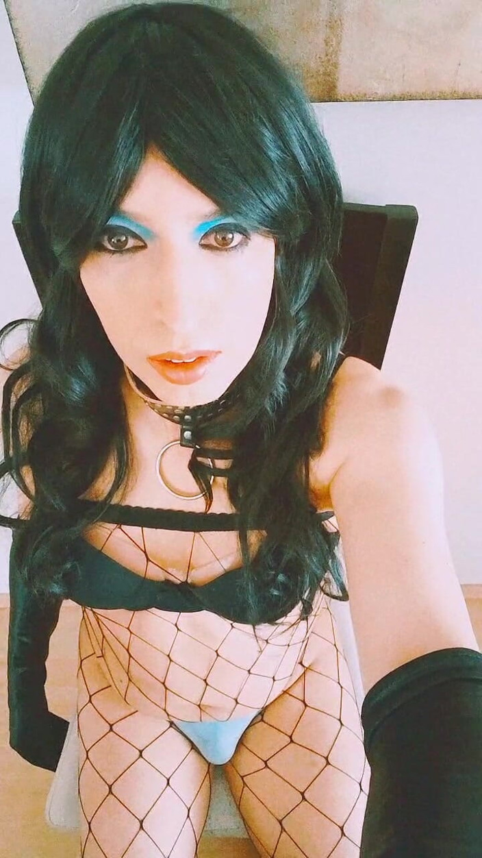 Tammy sissy slave: Trénink s dildem