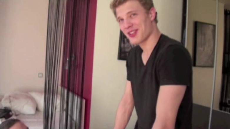 Gaybareback: Maxim dikongkek Kameron Frost