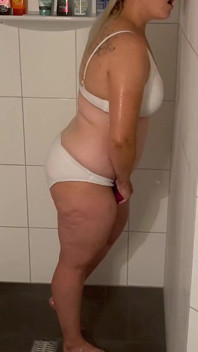 Tatmin edicimle duşta iki kez çoklu orgazm