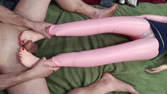 kickerscooter: Voetenbeurt met rode nagels