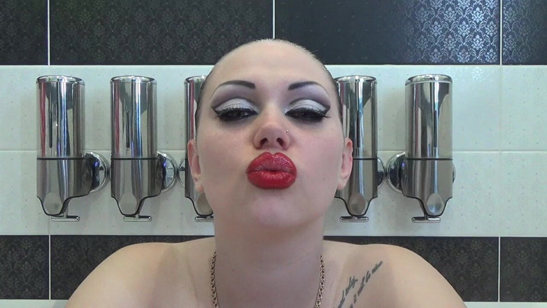 Goddess Misha Goldy: Lip smelling, kissing, duck face with huge red lips