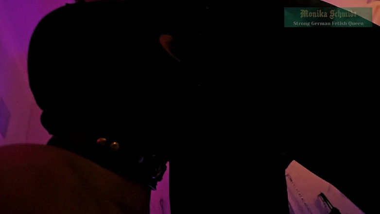 Strict Senz: Monika Schmidt blowjob latihan cuckold jalang strap-on meludah penghinaan lisan