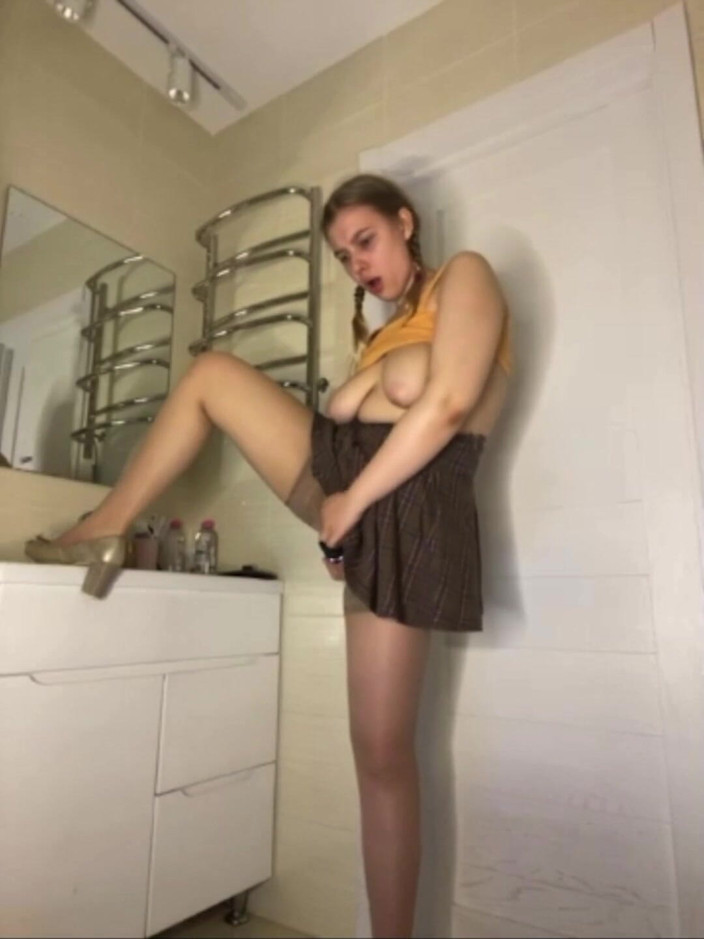 JuiceLussie: My Stepsister Fucking with Big Dildo in Bathroom