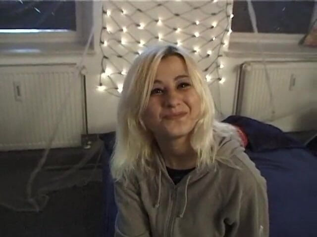 German Classic Porn videos: Heißes blondes teen versucht das filmgeschäft