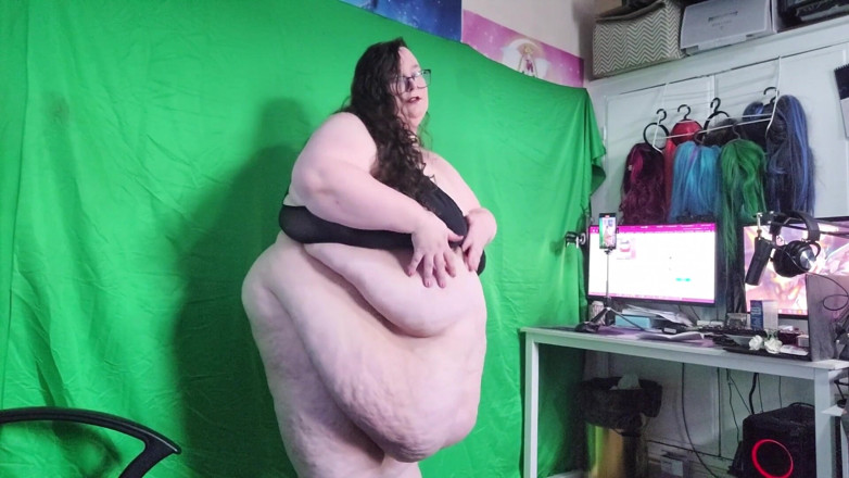 SSBBWLadyBrads: SSBBW se svléká v mé kancelářské židli, zlato