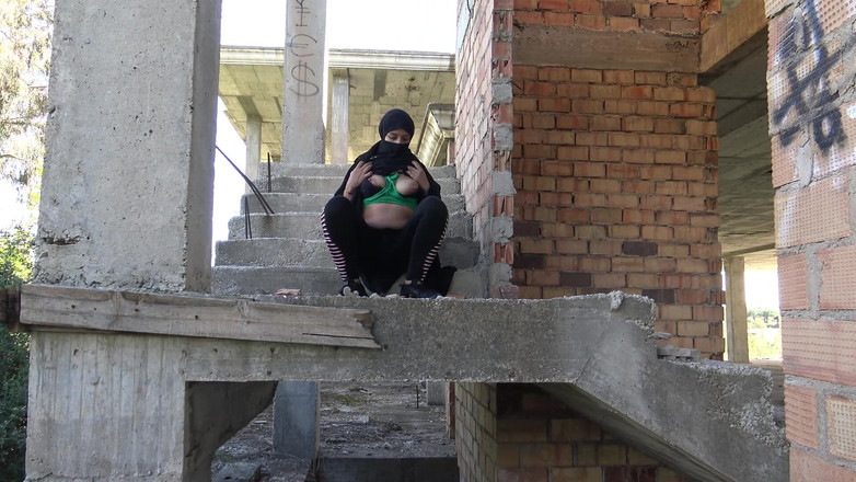 Souzan Halabi: Известная жена из Гелиополиса с молочной грудью закрывает свой офис и выходит, чтобы угодить себе