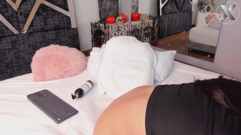 Feet Lovers club: Masturbuji s třesoucími se stehny a očima v sloup