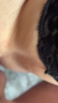 Cewek sange ini dicrot di dalam sama pria lain sampai dicrot di dalam!