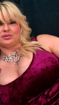 Karen Kay, PAWG MILF blonde à gros nichons, baise son garçon bien monté jusqu’à un creampie dégoulinant
