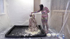 Gunked up girls: Jodie Cummings ortalığı dağıtıyor