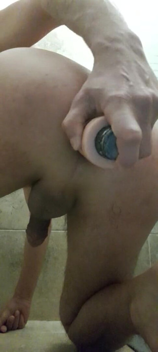 Alex_pas75: a big dildo that satisfies me