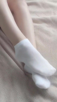 和我穿着白色踝袜的可爱女友的浪漫早晨