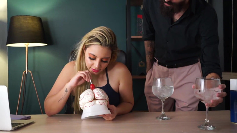 Cipriani: Sexy, gostosa, humana, Sussy ama a linda modelo de Medellín