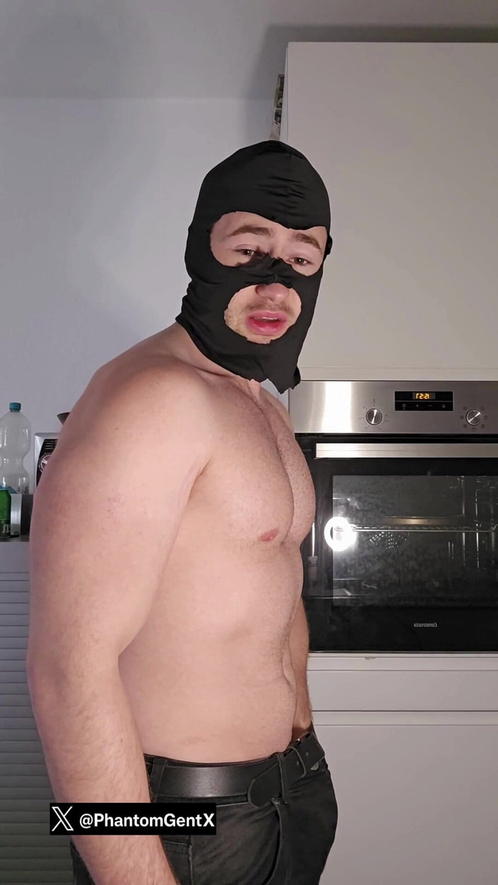 PhantomGentX: Phantomgentx gay solo streelt enorme pik met wilde vuile praat -...