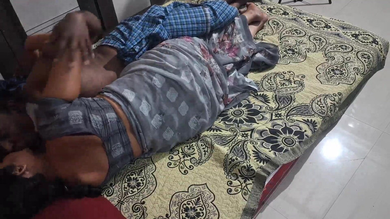 Sexy sindu: Bhabhi gợi cảm trong saree