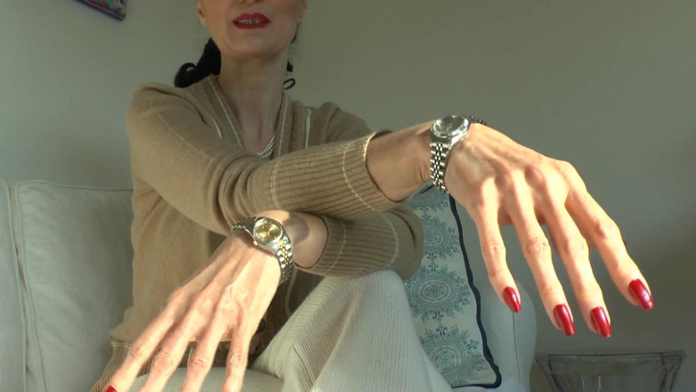 Lady Victoria Valente: Stiefmoeder toont haar horloge, kijkt naar pik masturberen en klaarkomen