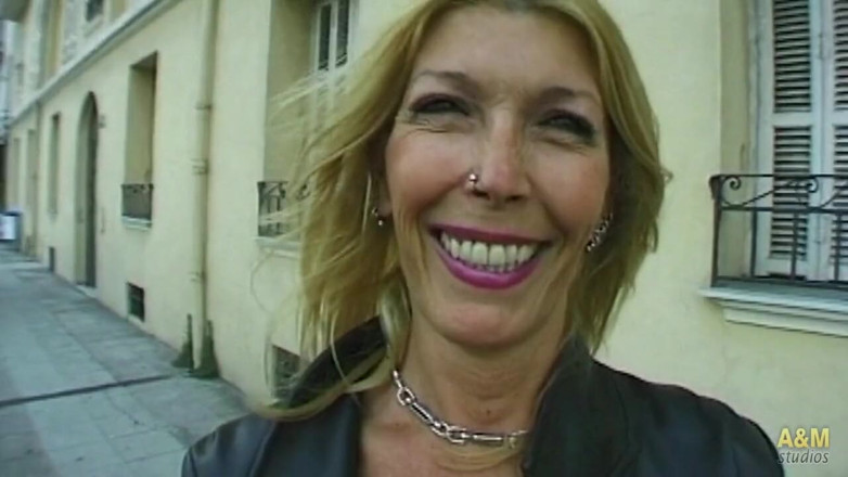 A&M Studios: Uma milf francesa muito amigável.