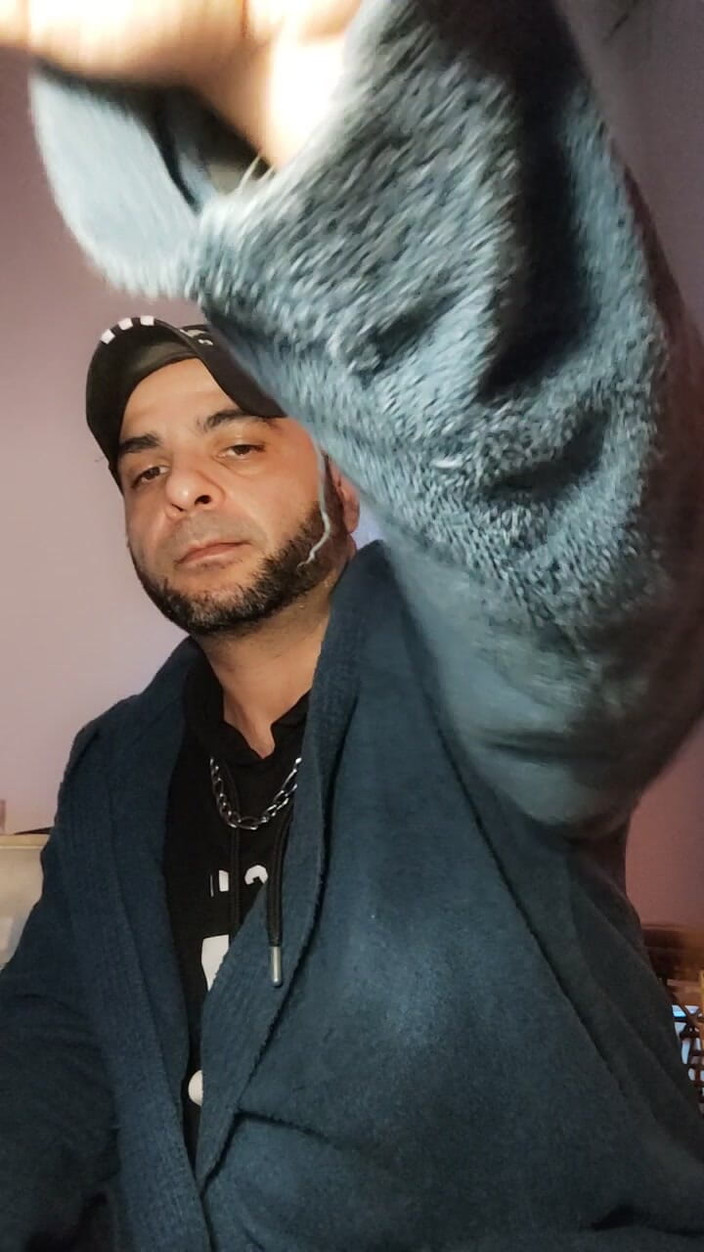 SmokedAlloy2: Benar-benar di atasnya, seluar dalam kotor dan stokin berbau