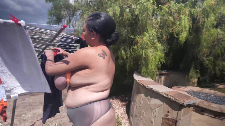 Stephanie Roberts: Danni Laundry Day