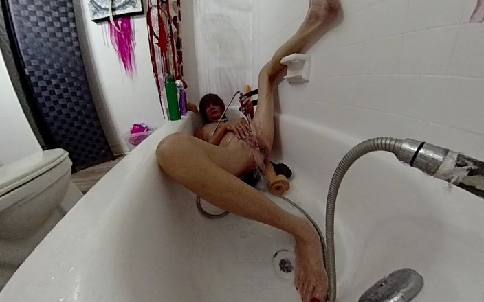 Lizzy Yum: Lizzy yum sd mei 2025 masturbatie diurberend badend amateur, grote tieten,...