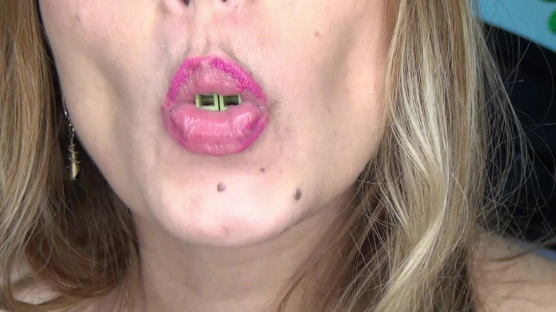 Angel eyes studio: Hebat!! Menelan batang besar yang super